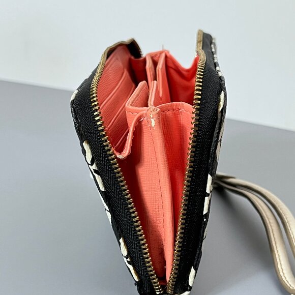 Fossil Wristlet Black & White Pattern Zip Around - Picture 14 of 15